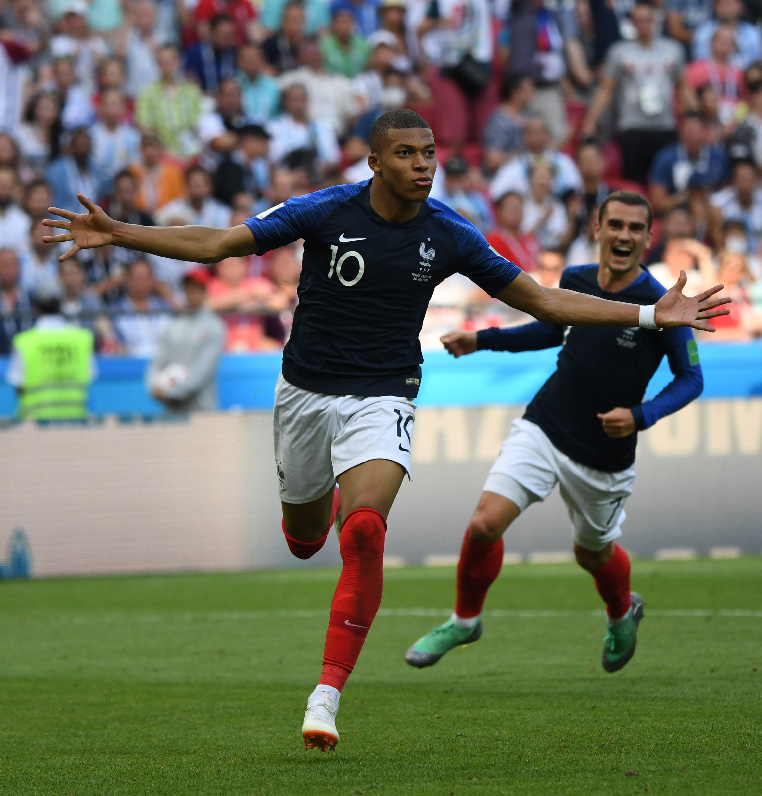 记者：于汉超正在参加B级教练培训班，下赛季将担任申花助教（记者曝于汉超报名B级教练班，下季将担任申花助教）