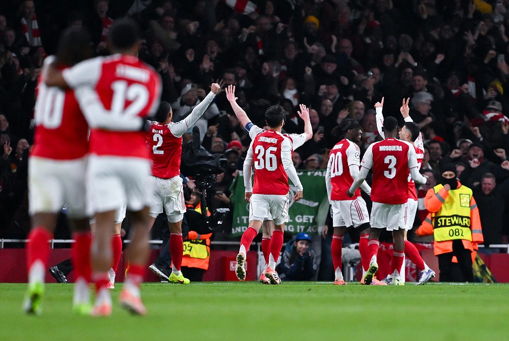 TA：利物浦目前看起来非常混乱，他们的卫冕梦想已支离破碎（TA：利物浦陷入混乱，卫冕之梦已成泡影）