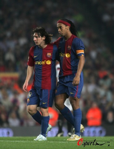 恩里克：拜仁连赢15场令人惊叹，但在王子公园我们有信心应对（恩里克：拜仁15连胜令人称道，我们在王子公园自信迎战）