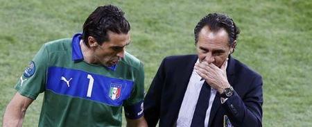 澳大利亚凭顽强作风强势出线（顽强拼搏助澳大利亚强势晋级）