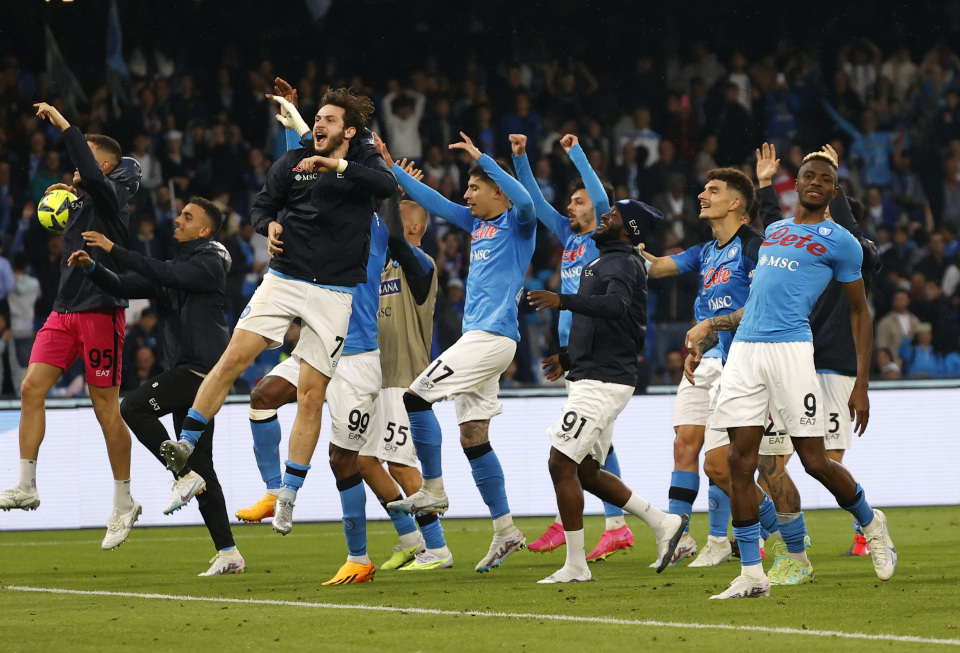 卡斯特罗普：踢拜仁染红是我铲球出现了失误；我最擅长8号位