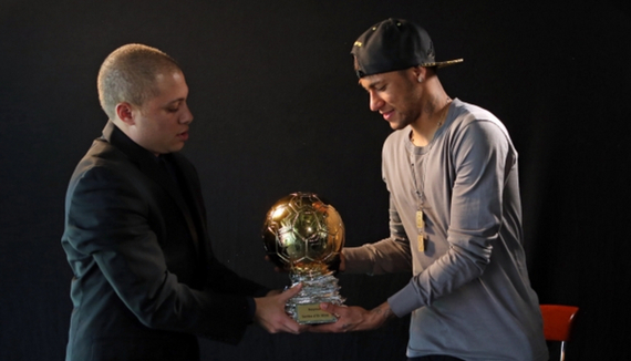 曼联与西汉姆联之战，梅诺再次坐足90分钟冷板凳。（曼联战西汉姆，梅诺再度全场未登场）