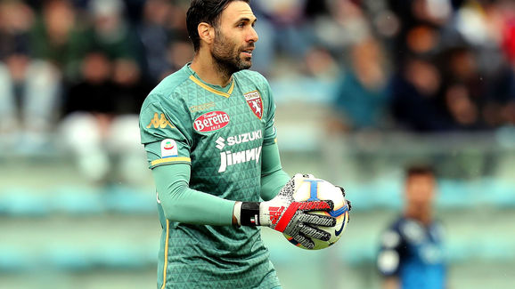 足球报：张外龙这几年一直关注铜梁龙，冲超后他独坐良久（足球报：张外龙多年关注铜梁龙，冲超后独自静坐良久）