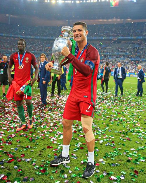 利物浦主场迎战诺丁汉森林，历史占优但上赛季两场不胜（利物浦坐镇安菲尔德迎战诺丁汉森林：往绩占优，上季两回合未取胜）