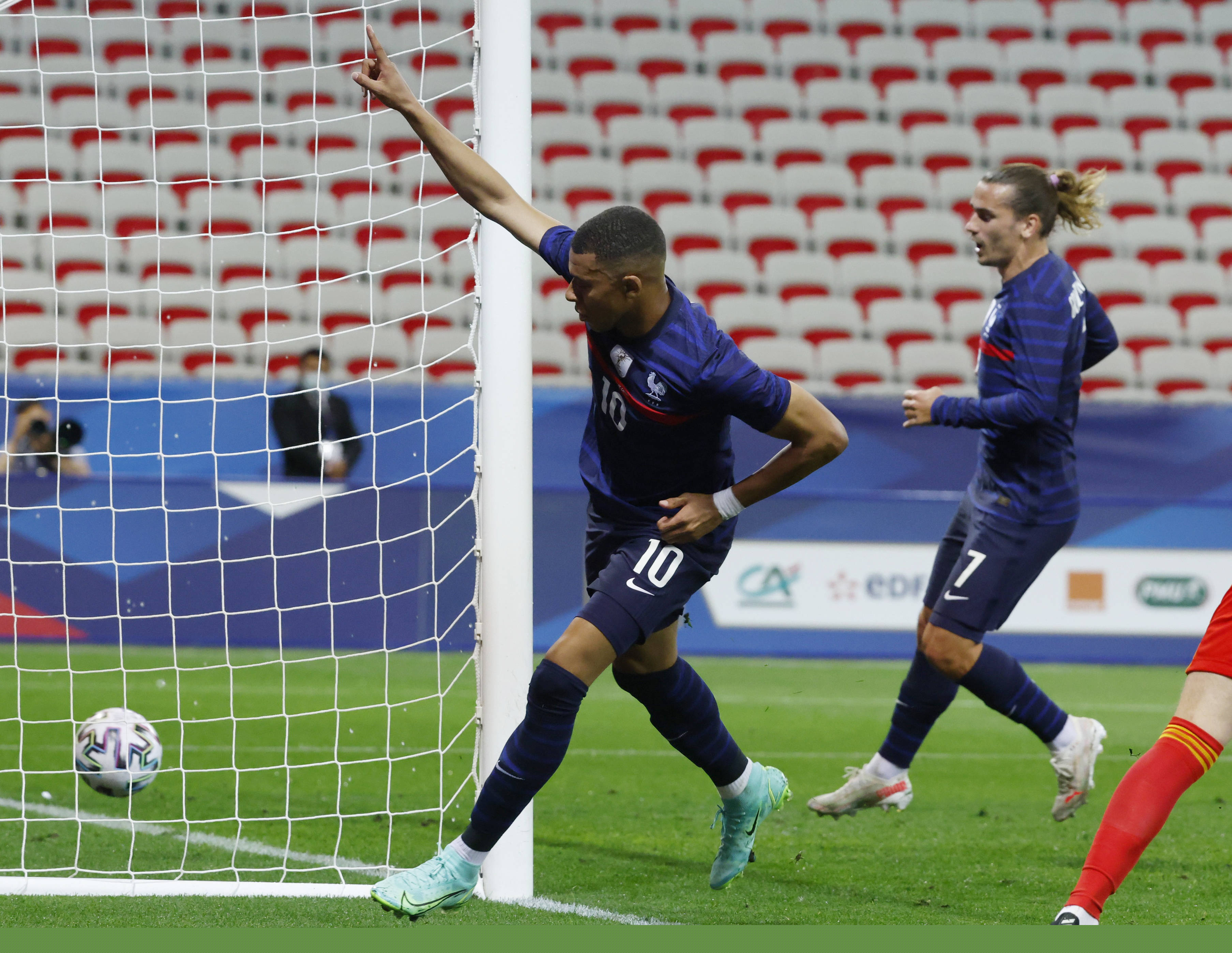 廖均健：梅州老板的苦苦支撑我们看在眼里，作为队长想说抱歉（廖均健致歉：身为队长，看到梅州老板的艰难支撑，心中愧疚）