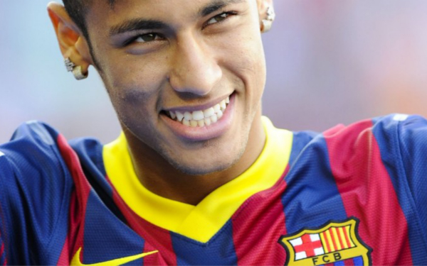 官方：利物浦传奇队明年3月将与多特传奇队踢慈善赛