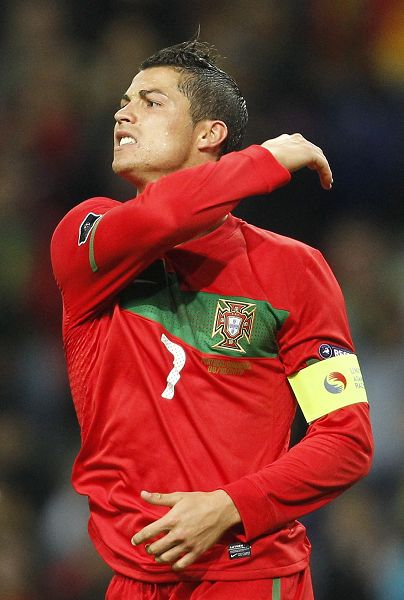 都体：DV9肌肉不适但伤情不重，保险起见周末联赛会替补（都体：DV9肌肉轻微不适无大碍，周末联赛为稳妥将从替补席出发）