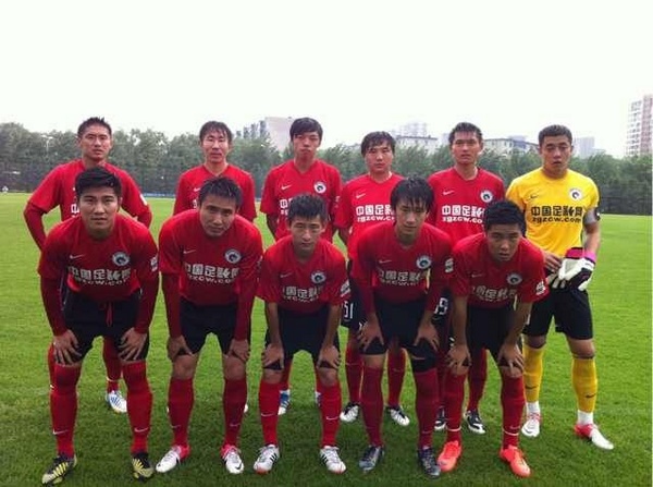 詹姆斯关键三分绝杀比赛（詹姆斯压哨三分终结战局）