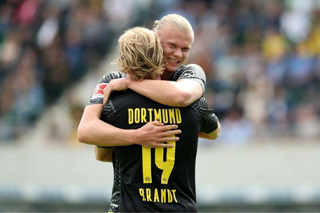 足球欧冠淘汰赛再次出现争议红牌