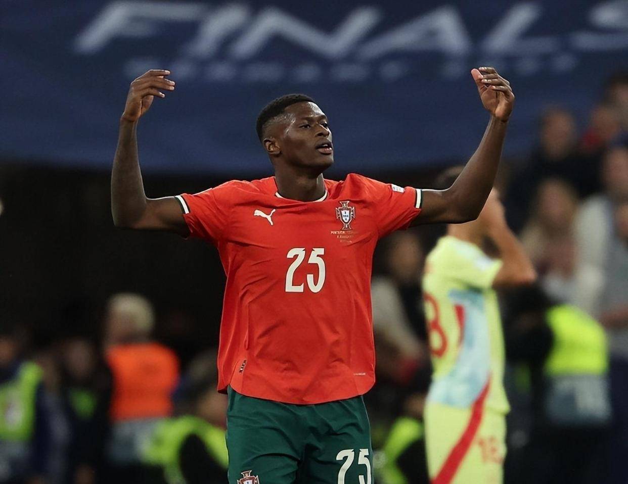 德佬：如果我们没有7万座的现代球场，如何与米兰双雄竞争（德佬：没有一座7万席的现代化球场，我们如何与米兰双雄争锋？）