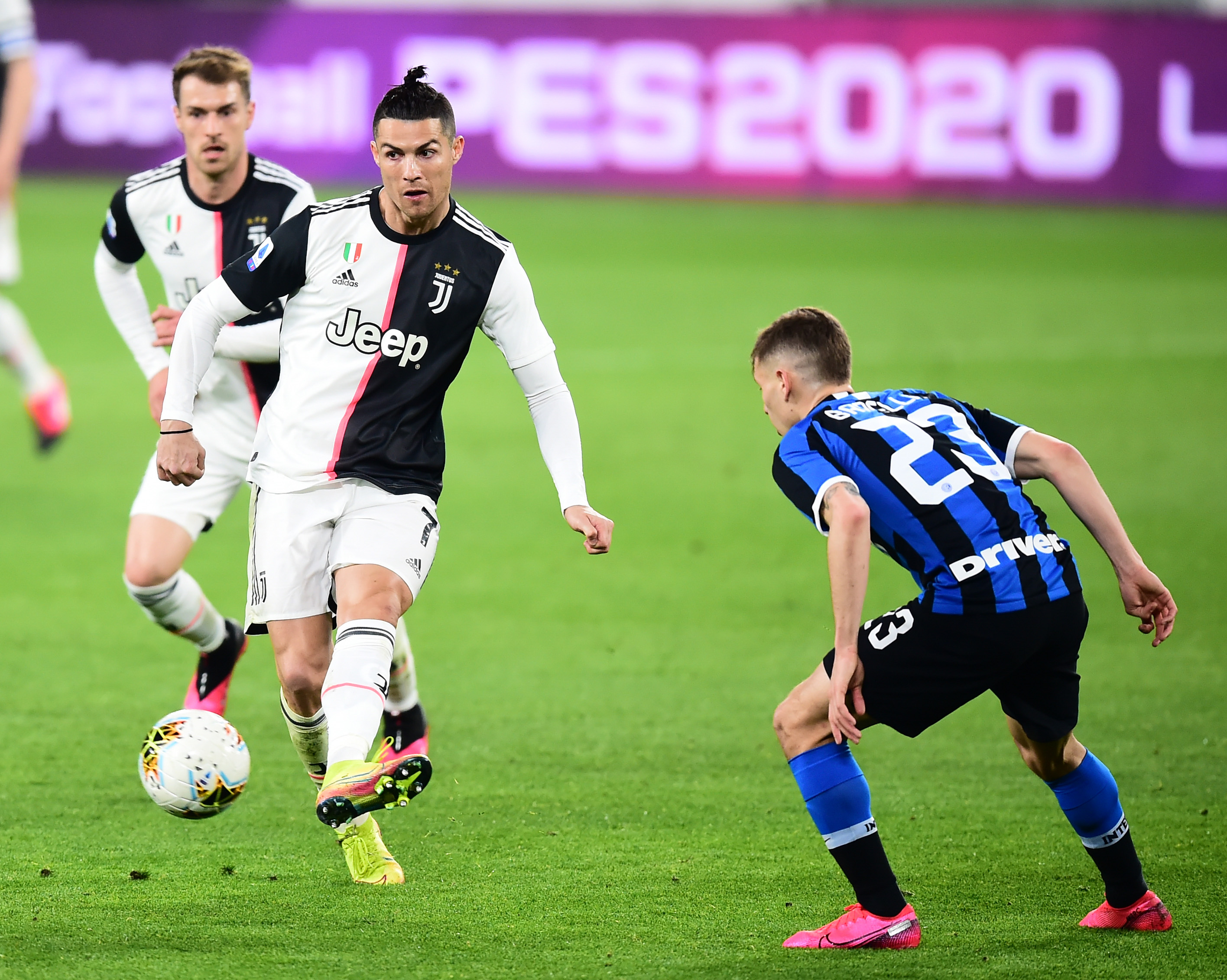 武体集团官方：武汉体育中心将改建为8万坐席专业足球场