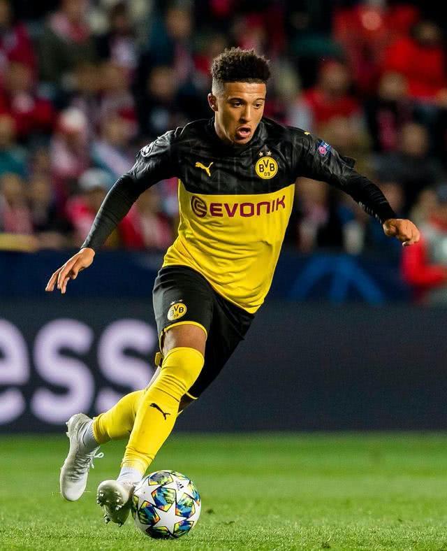 自意甲首秀以来代表同一球队参与超过100球，莱奥是同期第4人（莱奥自意甲首秀至今为同队参与破百球，位列同期第4）