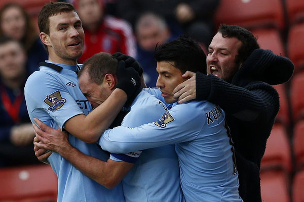 田柾国首登滚石英日韩三版封面，创杂志联动先例（田柾国首次包揽《滚石》英、日、韩三版封面，开创跨刊联动先河）