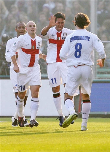 阿连德谈梅西解锁400助：真的意义非凡，非常荣幸参与其中（阿连德赞梅西达成400助攻里程碑：意义非凡，参与其中倍感荣幸）