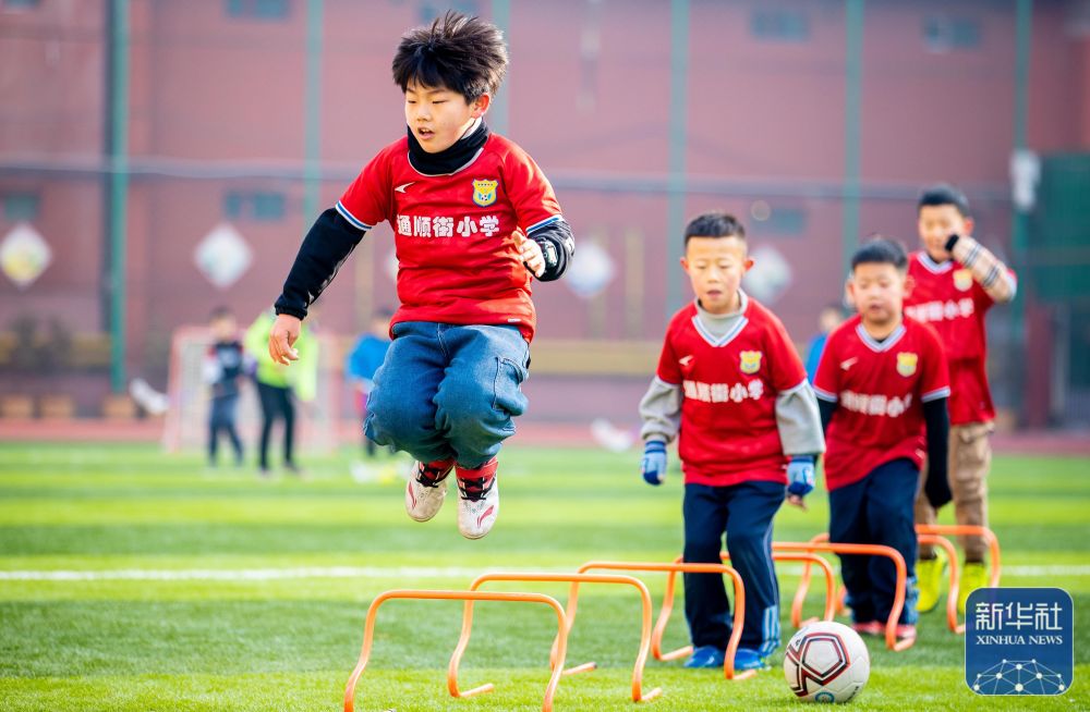 防守时怎样不被轻松过？（如何防守不被轻易突破？）