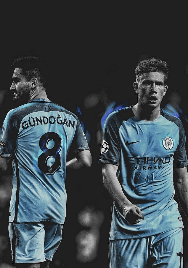 纪念去世的朋友，雅克松的打底衫上写着“安息吧，我的兄弟”（悼念亡友，雅克松穿印有“安息吧，我的兄弟”的打底衫）