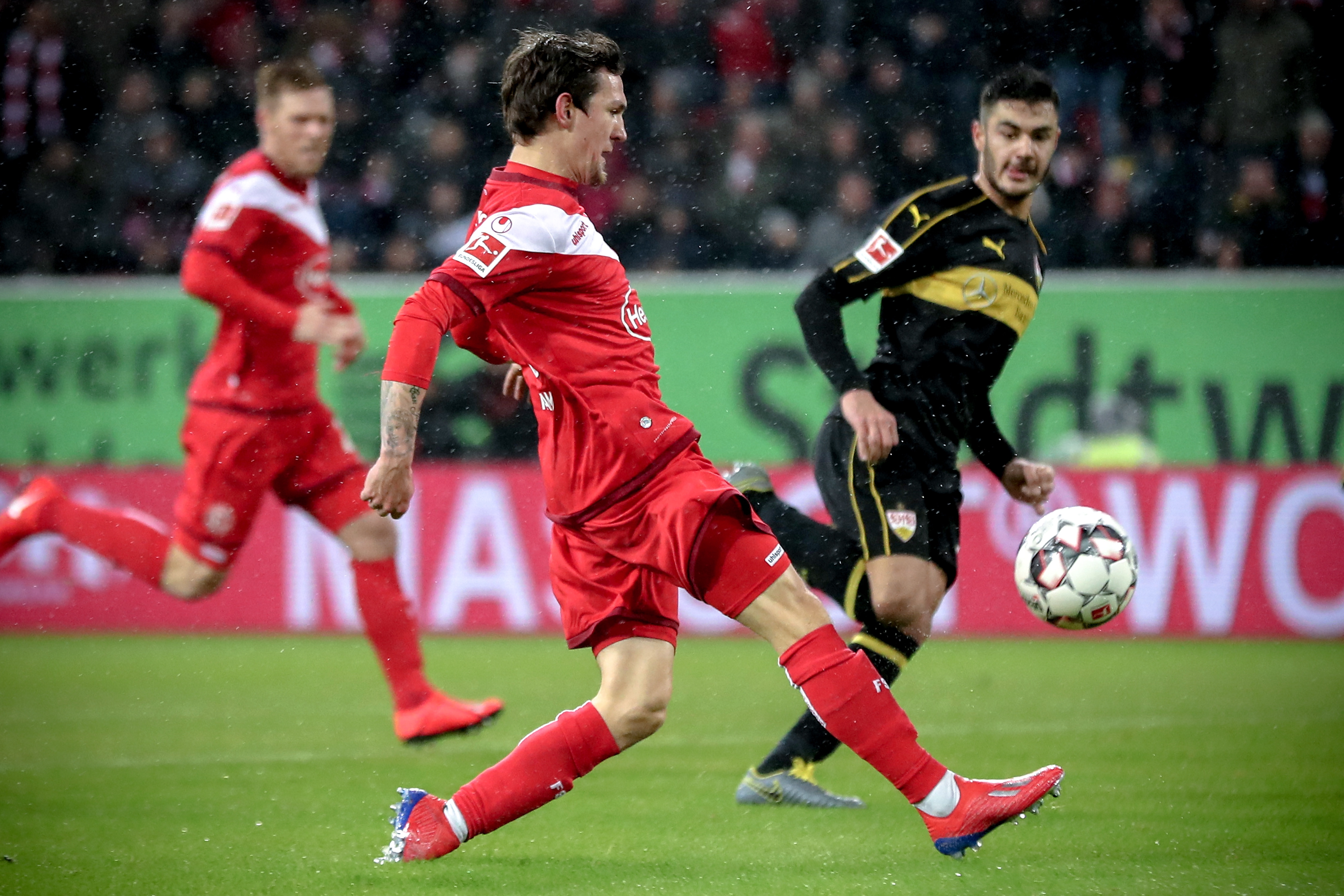 喜讯！32岁的津门虎队长在上港迎来转会加盟亚冠首秀，值得期待（32岁津门虎队长转投上港，亚冠首秀在即，备受期待）