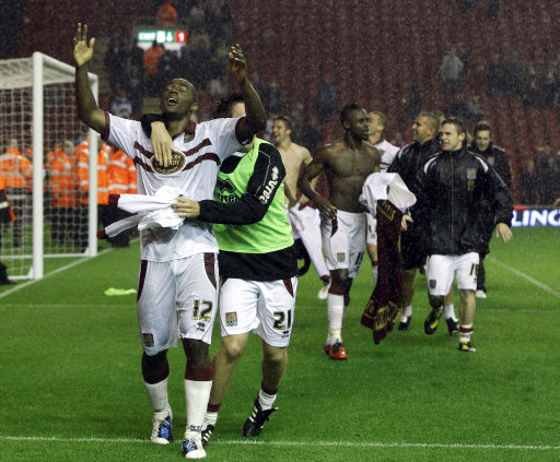 孔蒂：人们总说霍伊伦和小麦在曼联踢不上球，这肯定有原因（孔蒂谈曼联：霍伊伦与麦克托米奈难获出场并非无因）