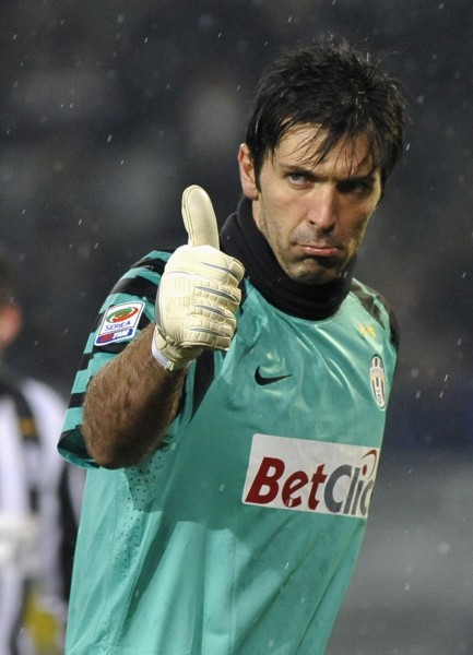 孔帕尼：给迪亚斯放了假和家人聚聚；明天赢球就接近锁定前八（孔帕尼：迪亚斯获准与家人团聚；明日若胜将接近锁定前八）