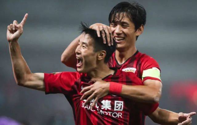 跟队记者：萨56可能续约至2029年，今夏他曾被标价3000万欧元（队记称：萨56有望续约至2029年，今夏曾被标价3000万欧元）