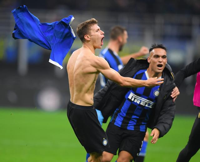 足球意甲射手榜竞争激烈，三人同进12球并列领跑（意甲射手榜白热化：三人各入12球并列榜首）