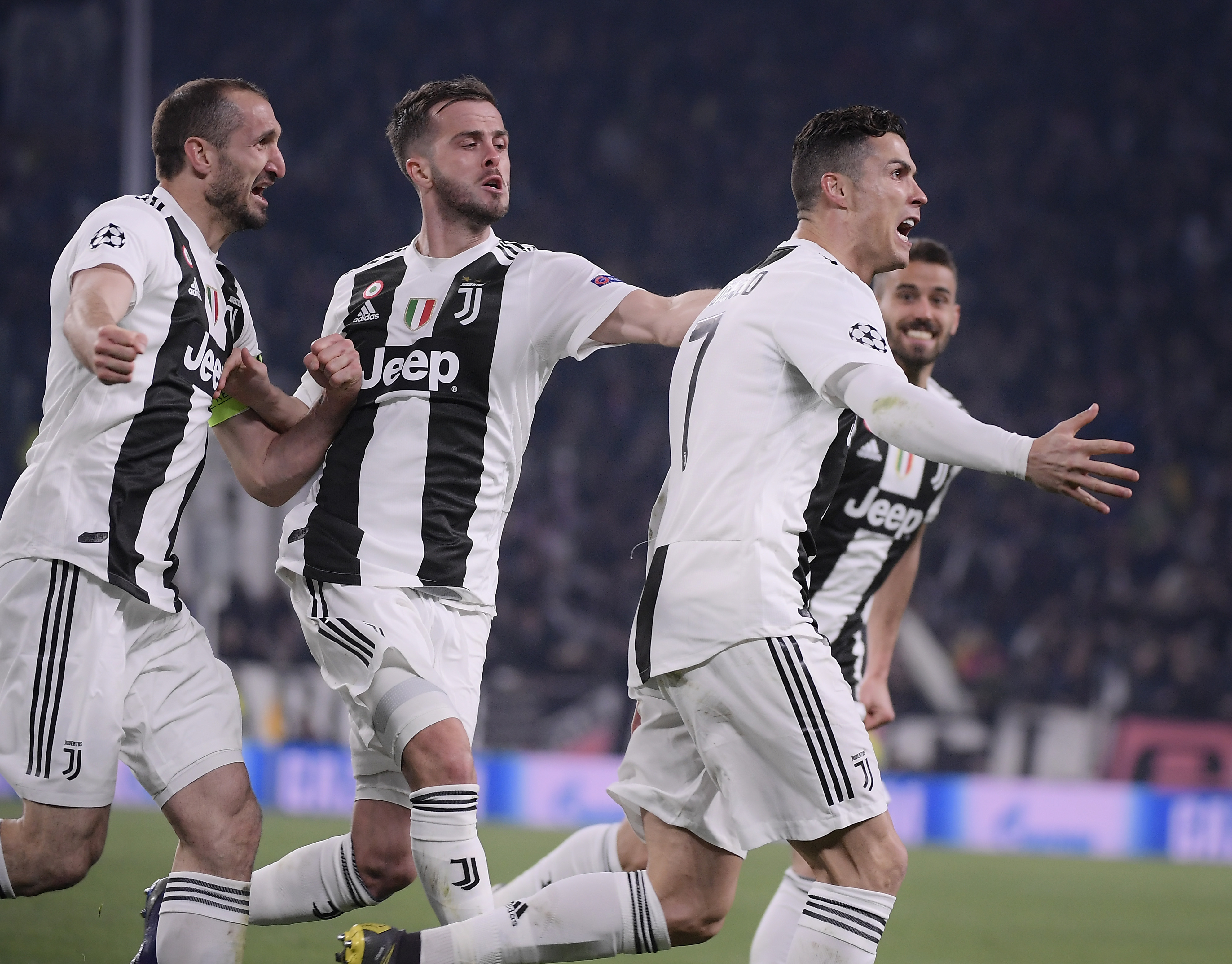 邓涵文社媒发文告别三镇：感谢俱乐部和这里的所有人（邓涵文社媒道别三镇：感谢俱乐部与所有人）