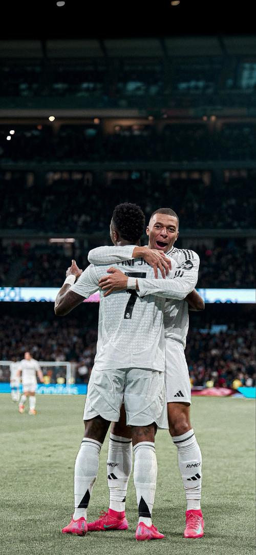 尤文公布客战那不勒斯大名单：伊尔迪兹领衔，弗拉霍维奇缺席（尤文出征那不勒斯名单出炉：伊尔迪兹领衔，弗拉霍维奇缺阵）