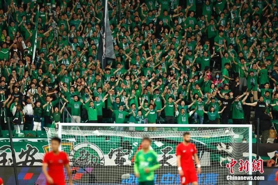 莱万：失去袖标很难过，但感受到了球迷的爱；不恨普罗别日（莱万：失去队长袖标虽难过，却感受到球迷的爱；对普罗别日无怨）