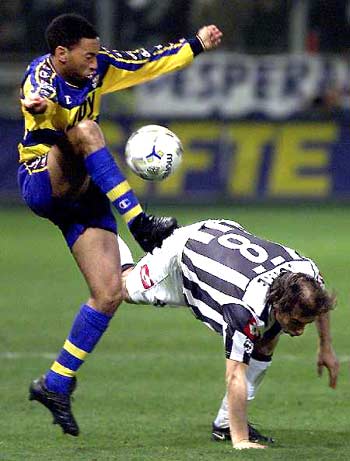 记者：恩昆库在冬窗的未来值得关注；米兰会和经纪人谈莱万（记者称：冬窗恩昆库动向成焦点，米兰将与莱万经纪人会谈）